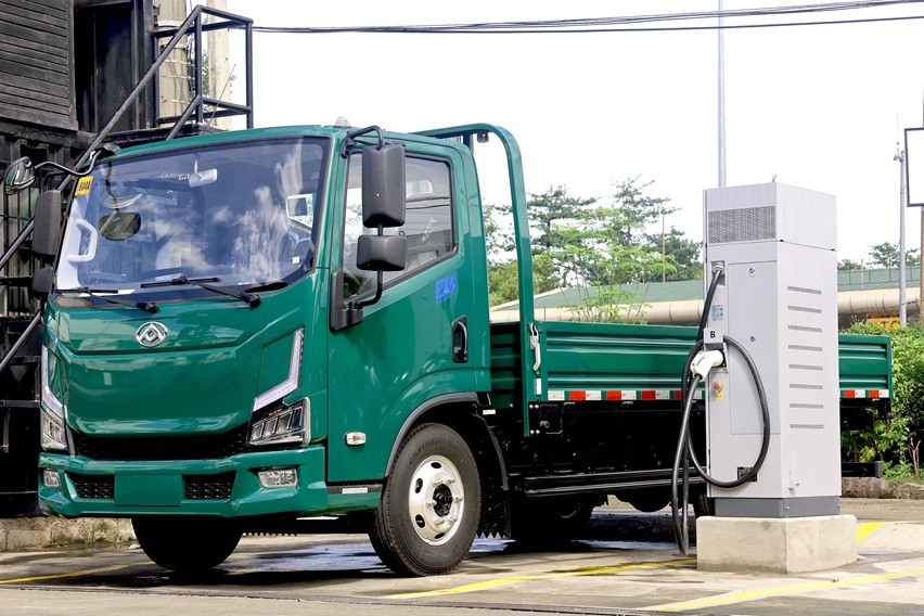 Maxus ES80 6W.