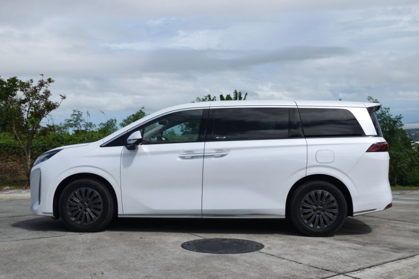 BYD eMAX 9 DM-i