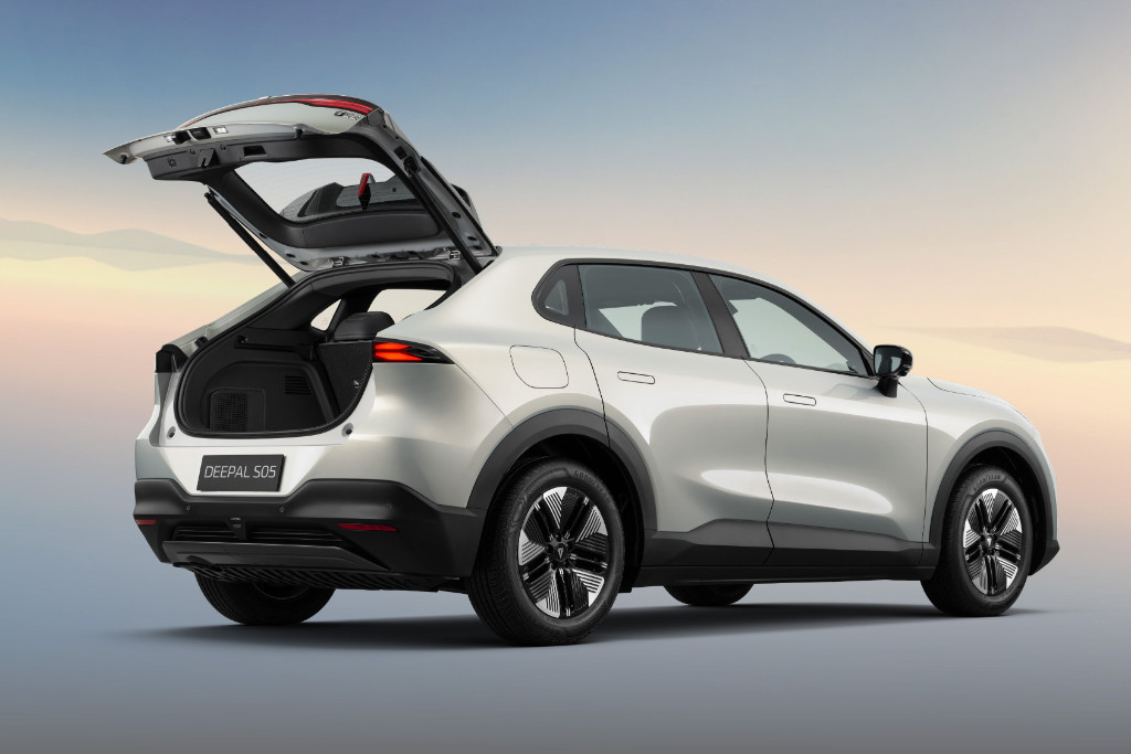 Pintu belakang Deepal S05