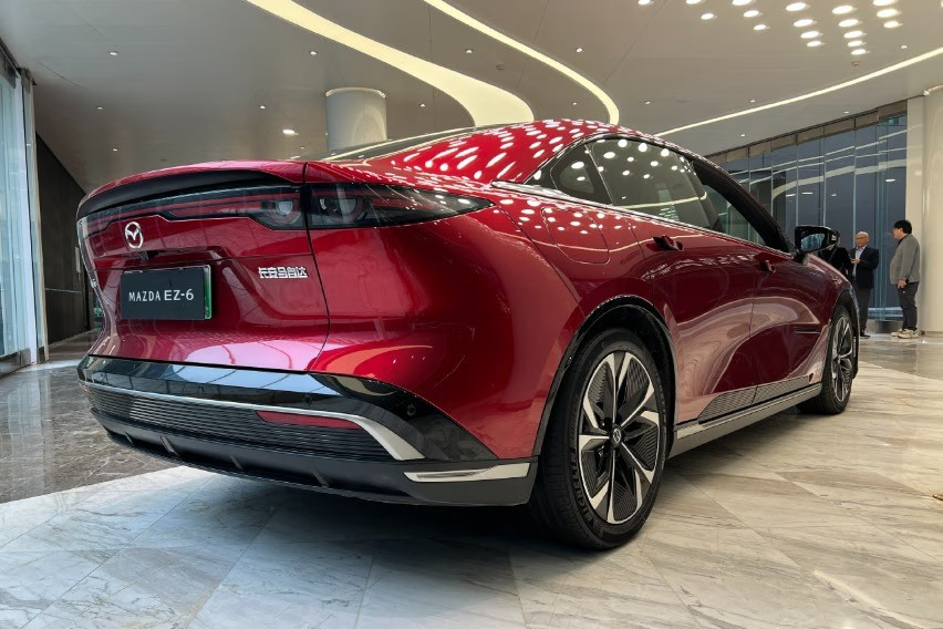 Mazda EZ-6  berbasis Changan L07 
