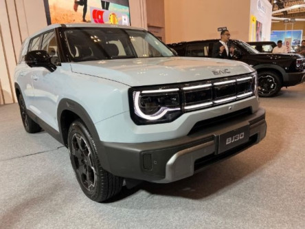 Harga Spesial BJ30 Hybrid Lebih Terjangkau Hingga Rp70 Juta di GJAW 2025