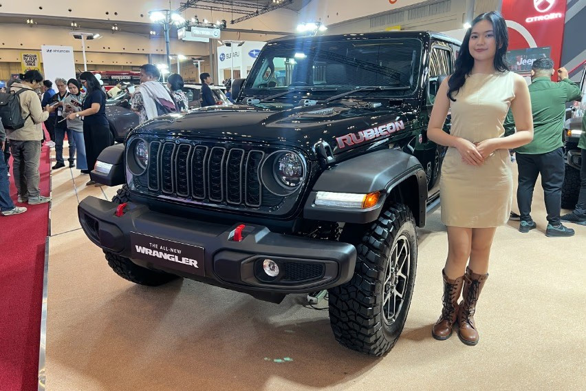 Ada Bonus Foot Step Jeep Wrangler Rubicon 4-Door dan Promo Menarik di GJAW 2025 