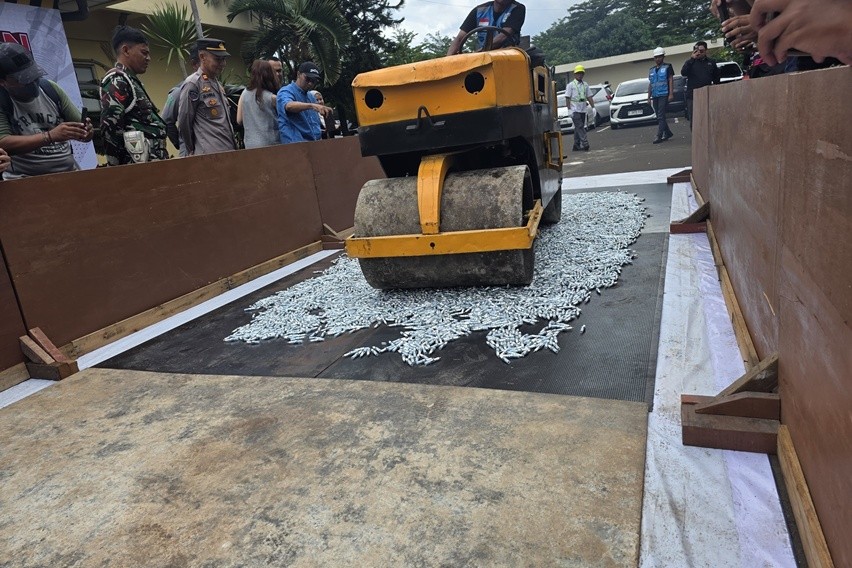 Pemusnahan busi NGK palsu