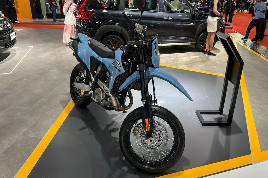 Suzuki Suzuki DR-Z4SM dipajang di IIMS 2026