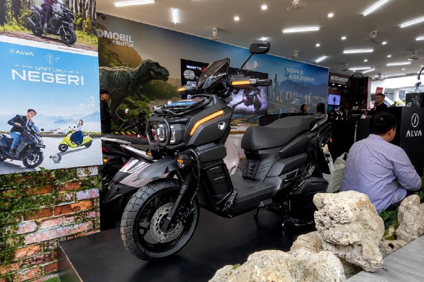 Gagah Bergaya Adventure, Motor Listrik Indomobil Tyranno X Resmi Mengaspal di PRJ 2026