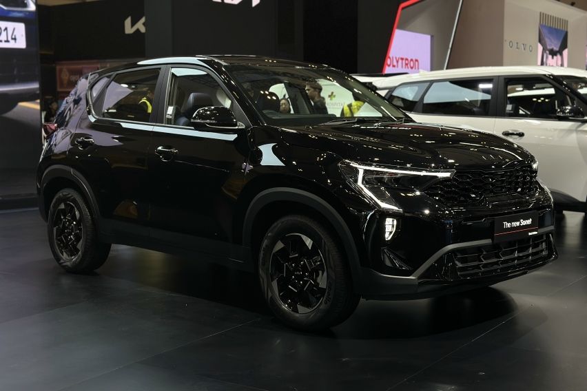 Kia Rilis Harga Carens dan Sonet Limited Black Edition di GIIAS 2026