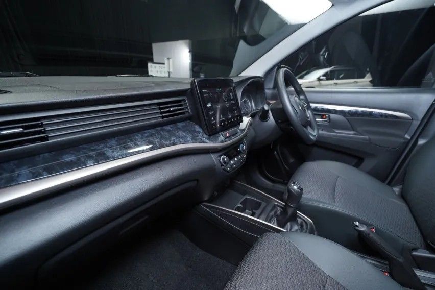 interior suzuki xl7 2026