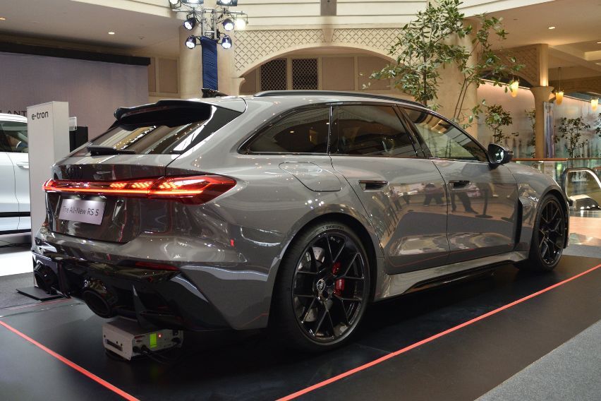 RS5 Avant PHEV 3