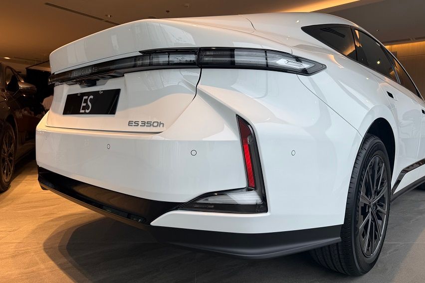 Lexus ES Launch