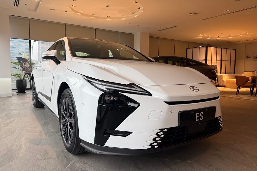Lexus ES Launch