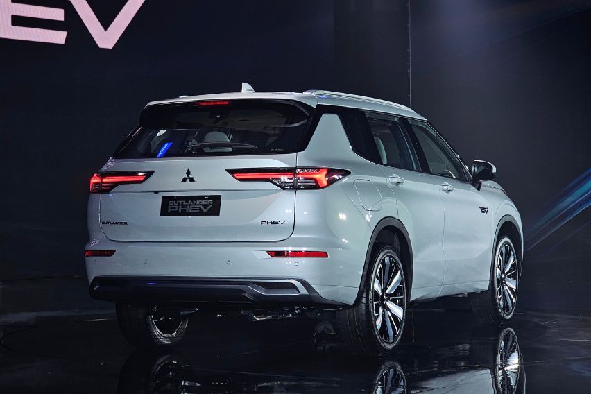 outlander PHEV 4
