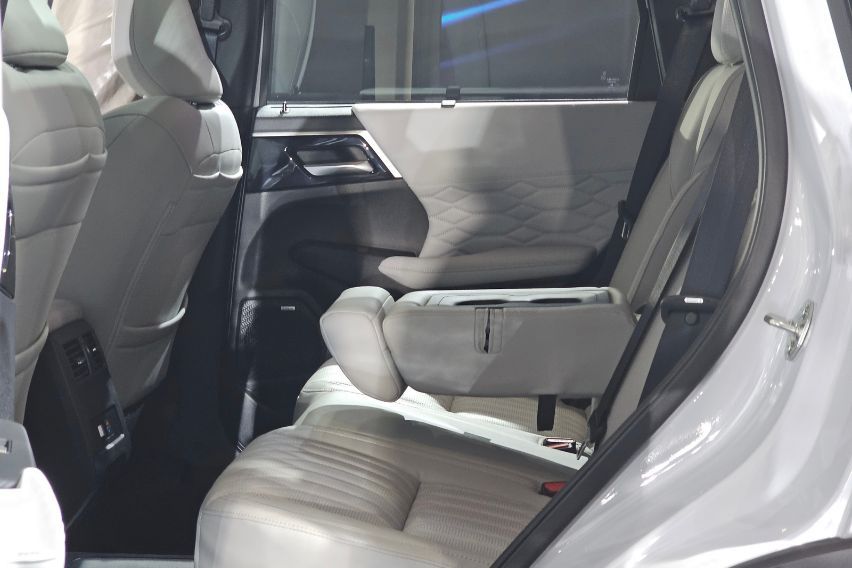 outlander PHEV 5
