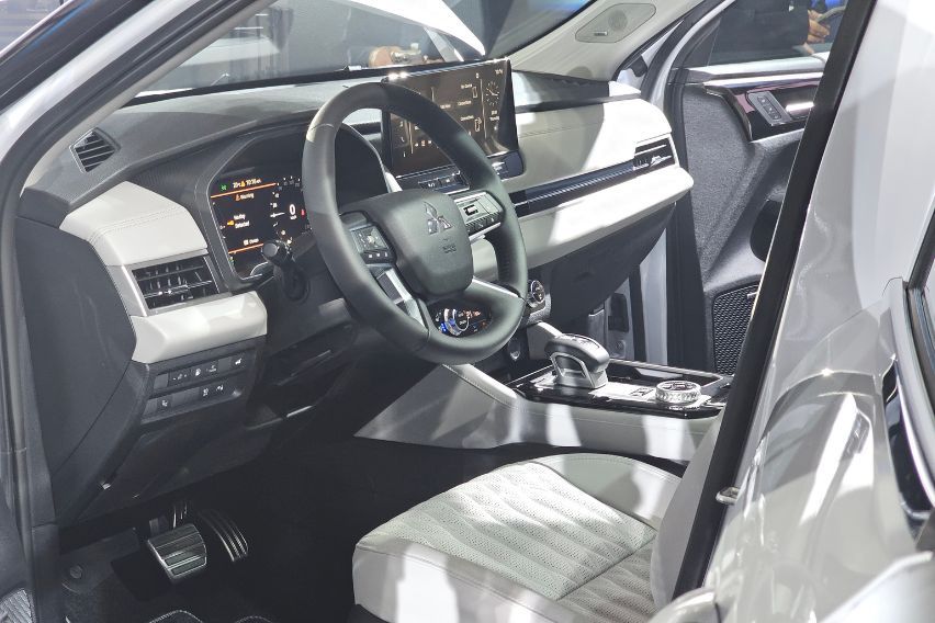outlander PHEV 6