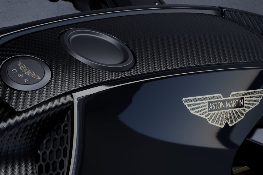 Aston Martin Luncurkan Motor Eksotis AMB 002 Roadster